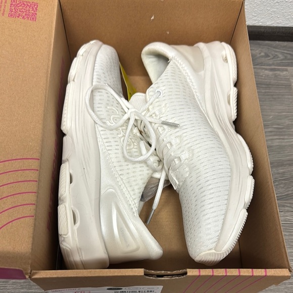 Ryka  Made For Women Devotion X RS In White with Stain Protectant - Picture 2 of 11